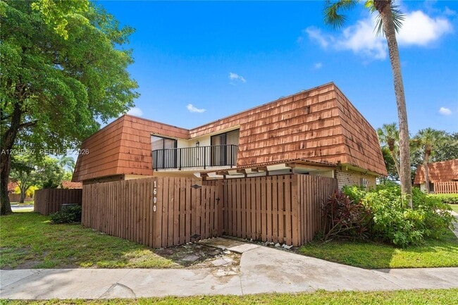 Building Photo - 1600 Coral Ave