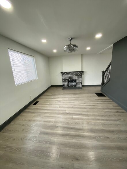 Building Photo - 1275 E Kossuth St