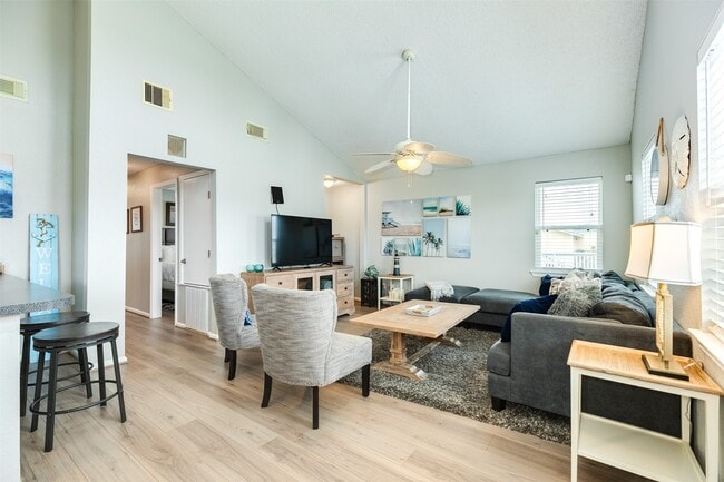 Building Photo - 16614 Bermuda Way