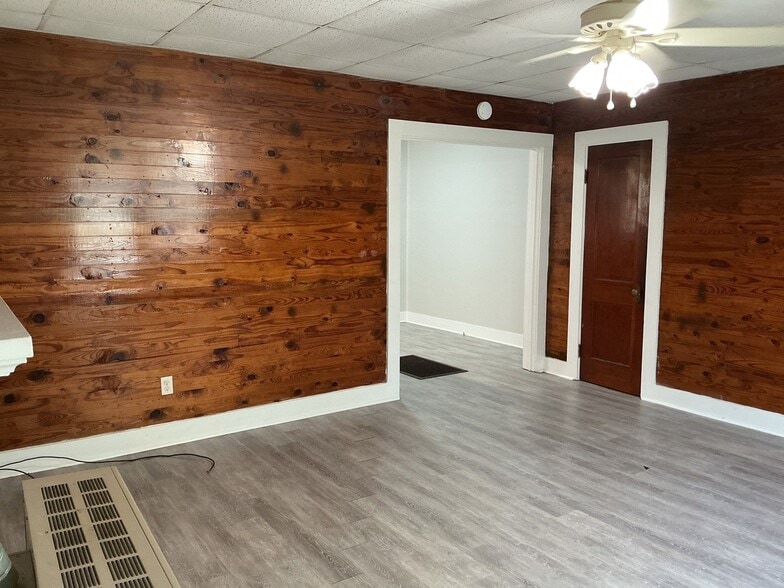 Building Photo - 405 N 16th Ave