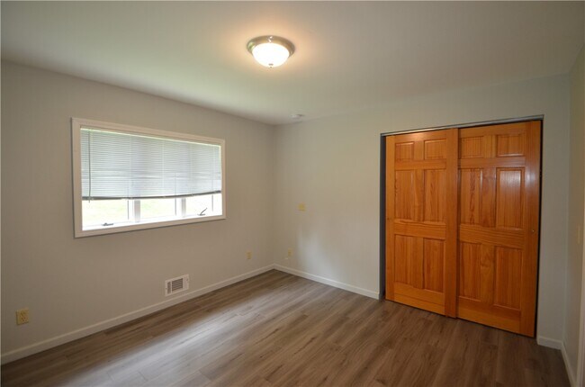 Building Photo - 872 Thomas Ave