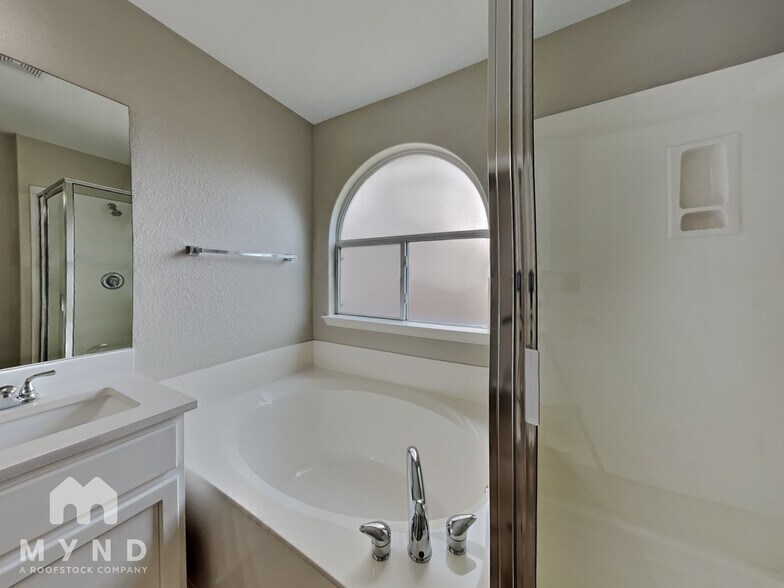 Building Photo - 10210 Briar Rose