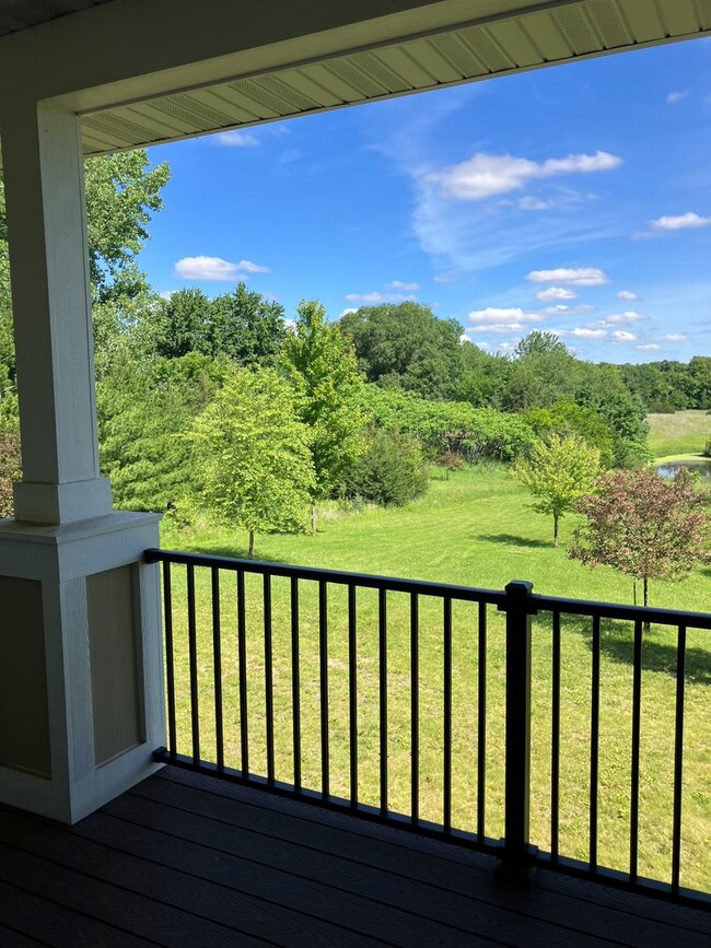 Building Photo - 220 Meadow Woods Dr