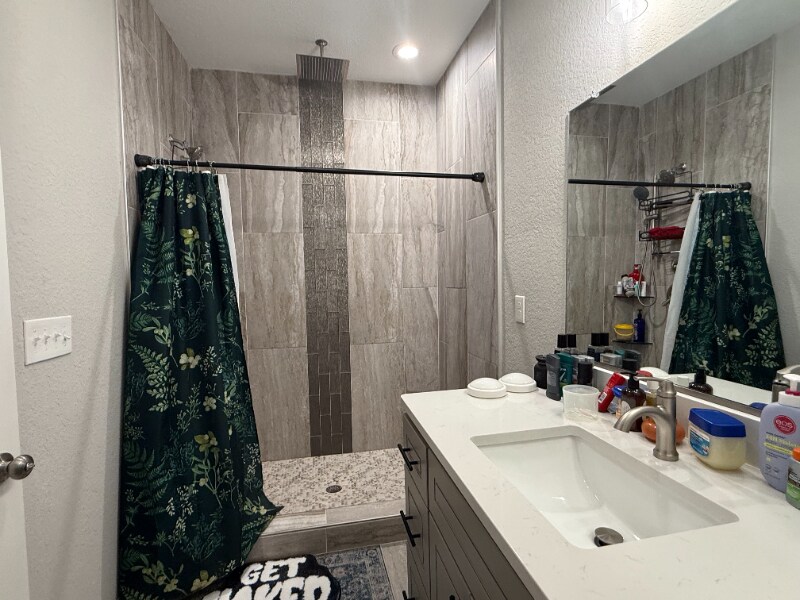 Building Photo - 1614 Hawthorne Dr