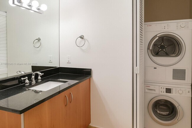 Building Photo - 300 S Biscayne Blvd