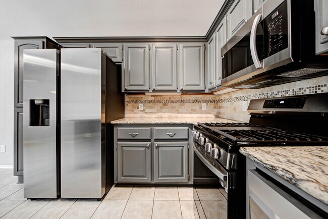 Building Photo - 1817 SE 1st St