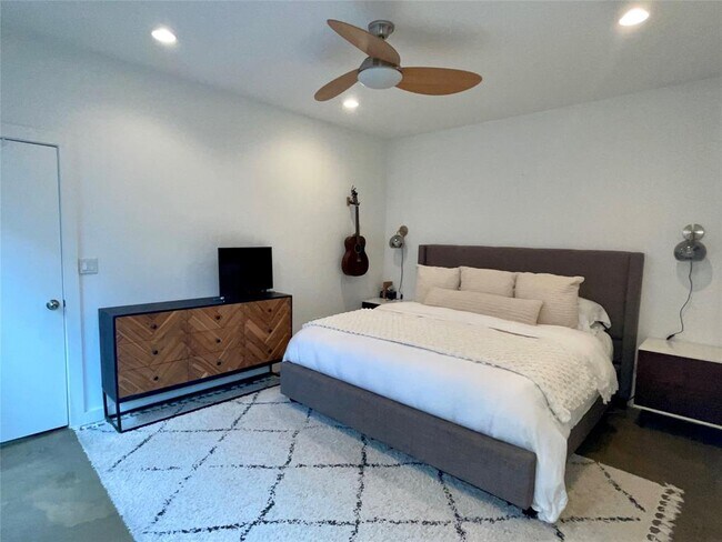 Building Photo - 3700 Garden Villa Ln