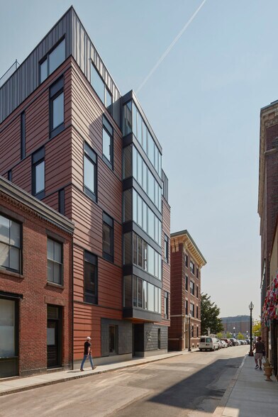 Building Photo - 2 New St