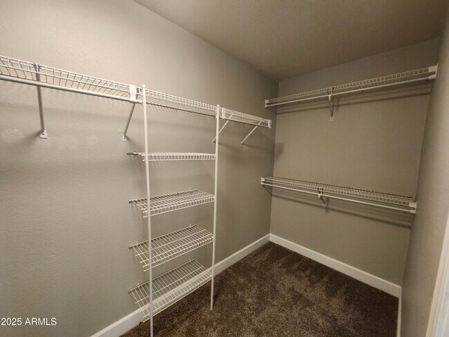 Building Photo - 15846 S 17th Ln