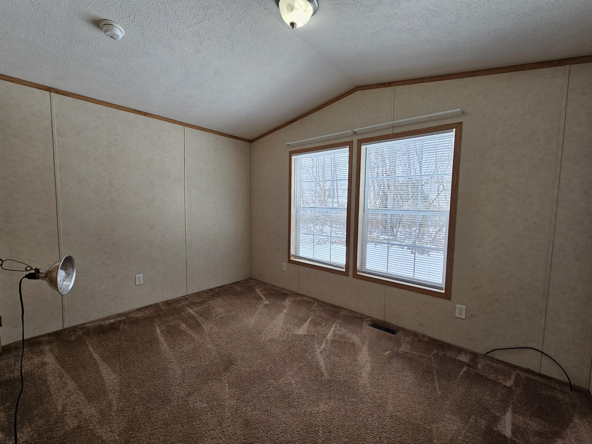 Building Photo - 6 Evergreen Ln