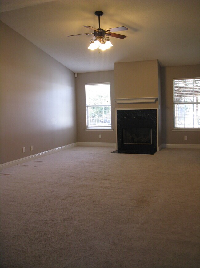 Family room - 2380 Polo Pl W
