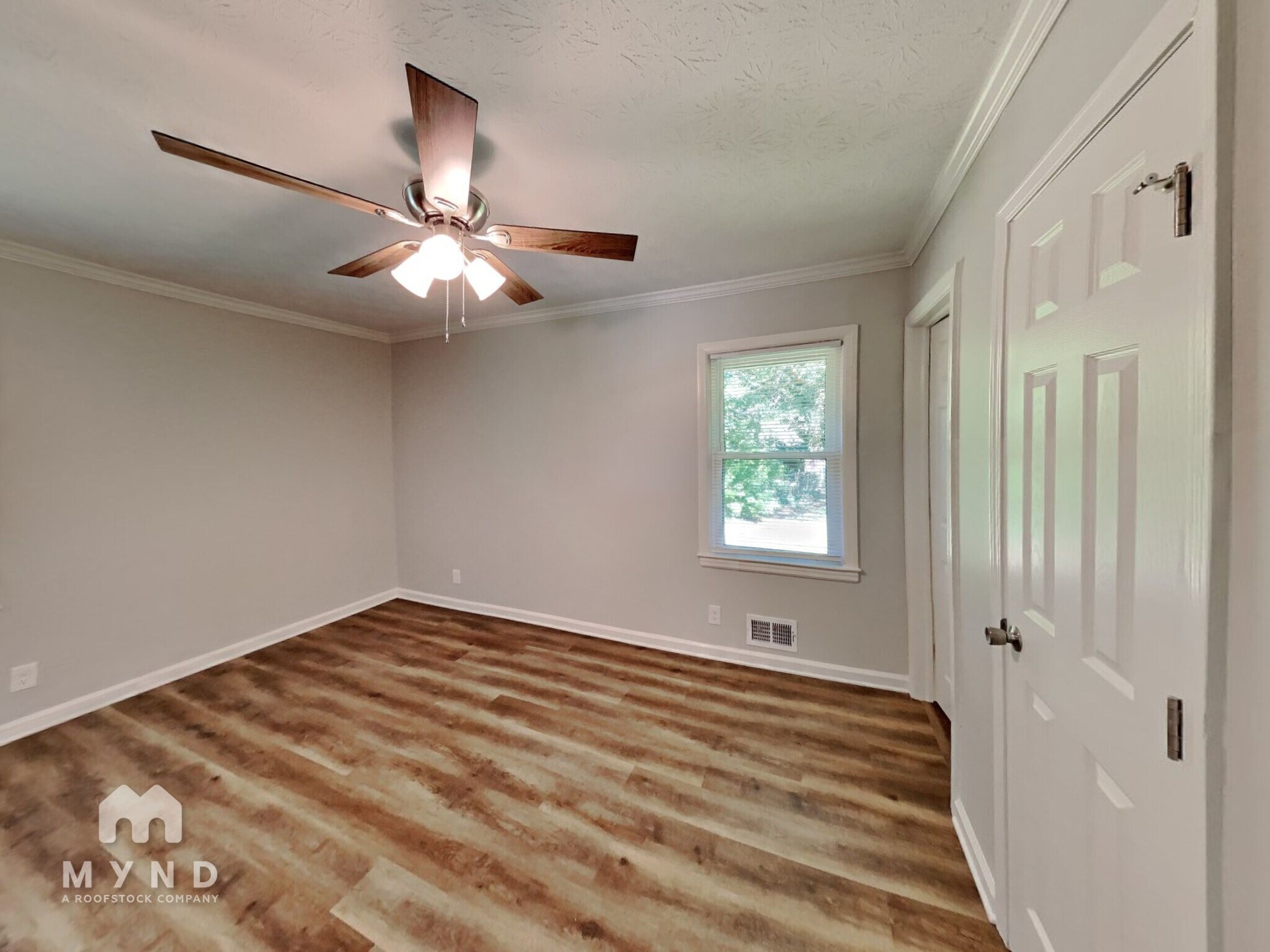 Building Photo - 906 King Dr SE