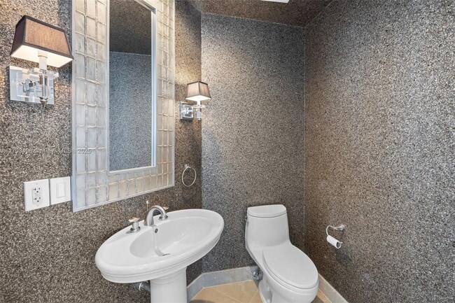 Building Photo - 5959 Collins Ave