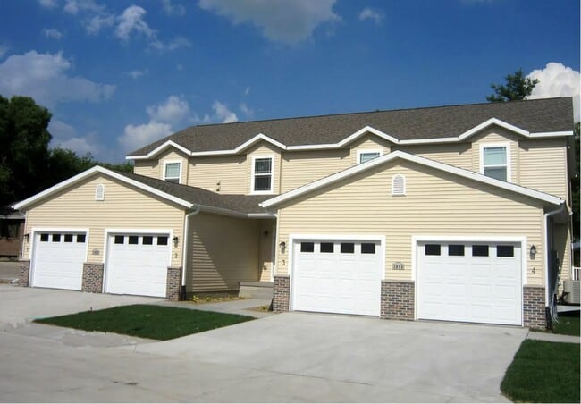 Building Photo - Council Square Townhomes