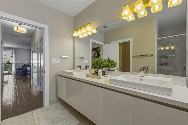 Building Photo - 10359 NW 67th Terrace