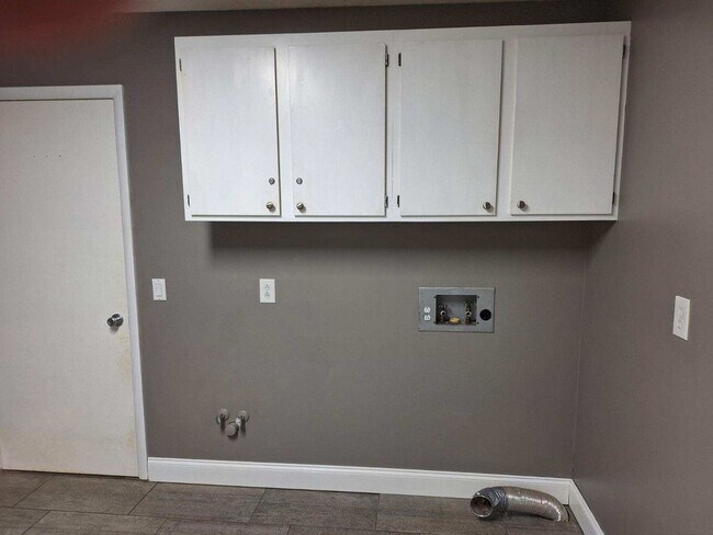 Building Photo - 1084 Nease Dr