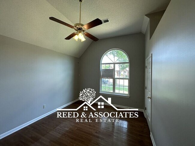 Building Photo - Nice 3 Bedroom in Collierville!