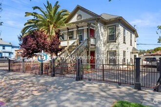 Building Photo - Amazing 2 Bed 2 Bath Newly Upgraded Unit i...