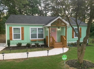 Building Photo - 1370 Almont Dr SW