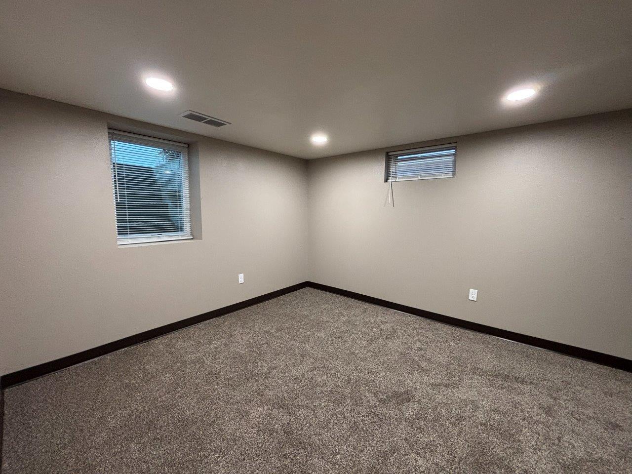 Building Photo - 510 US-14