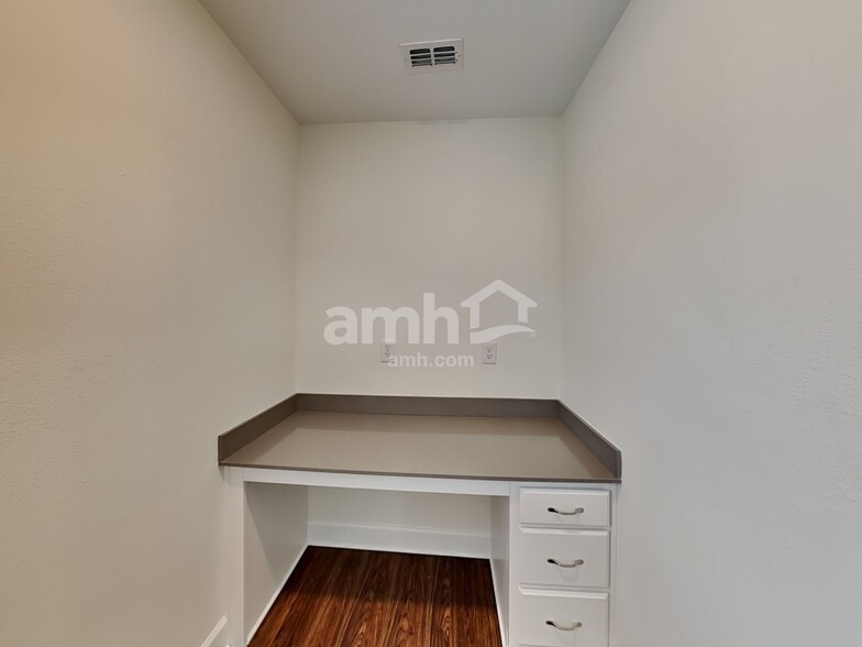 Building Photo - 29574 Cedar Waxwing Dr