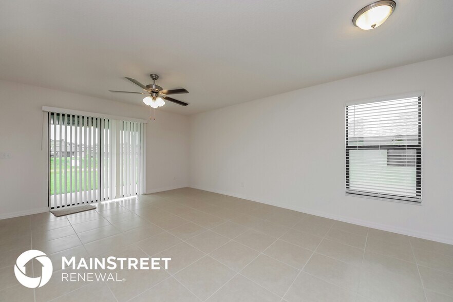 Building Photo - 1463 Swan Lake Cir
