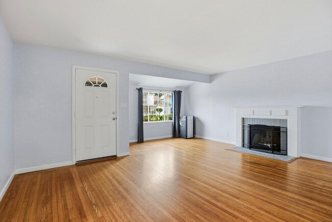 Building Photo - 251 C St