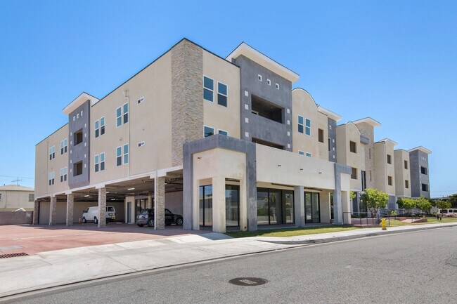 Front entrance - 4440 W 153rd St