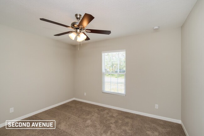 Building Photo - 1576 Summit Rd