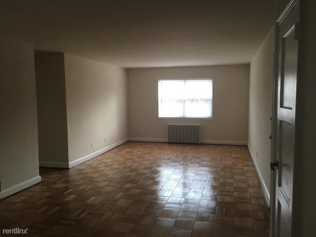 Building Photo - 2106 Hildarose Dr