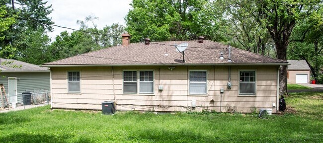 Building Photo - 8907 E 73rd St