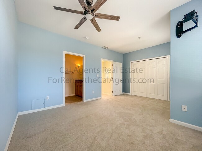 Building Photo - 909 Adams St