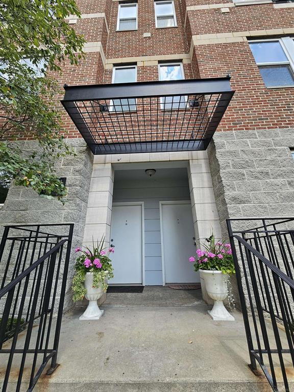 Building Photo - Downtown Mount Clemens Loft 2 Bedroom, 1 Bath Top Floor, Garage. Soaring 20-Foot Ceilings, Dramat...