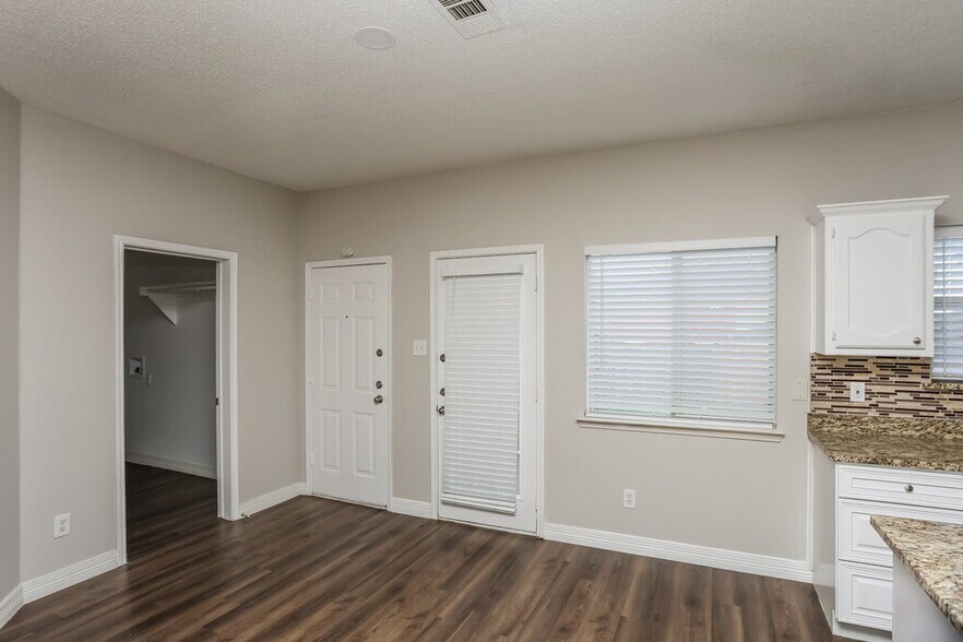 Building Photo - 1530 Aberdeen Dr
