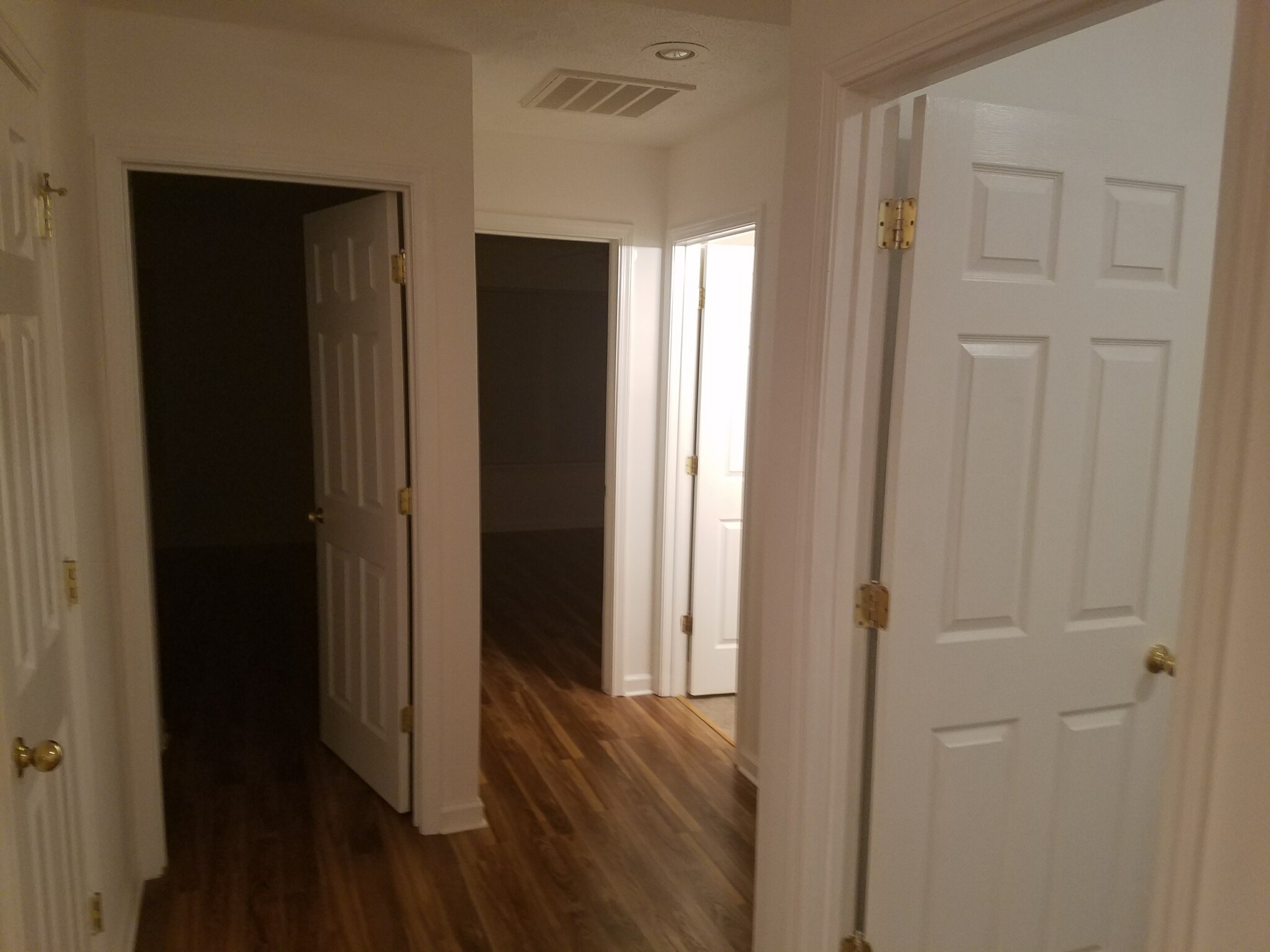 Building Photo - 401 Cricket Ln
