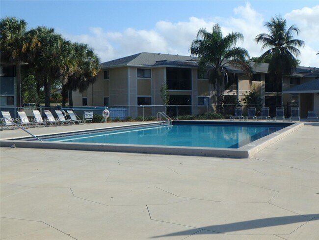 Building Photo - 9727 Hammocks Blvd