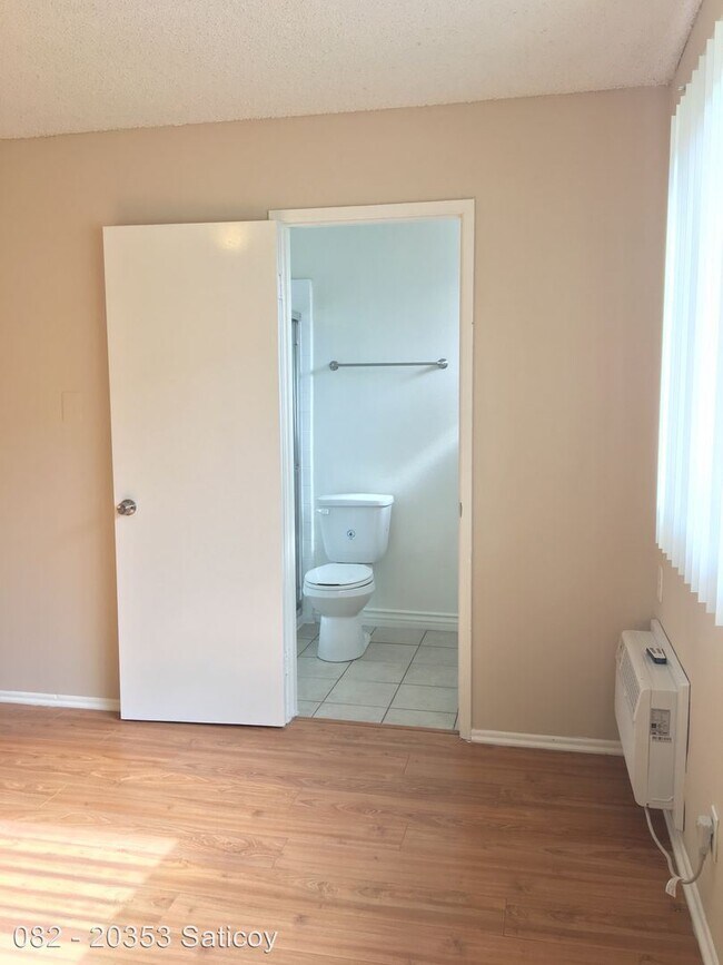 Building Photo - 20353 Saticoy St