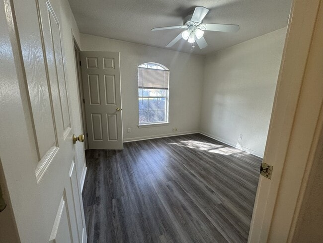 Building Photo - 305 Grizzly Trail
