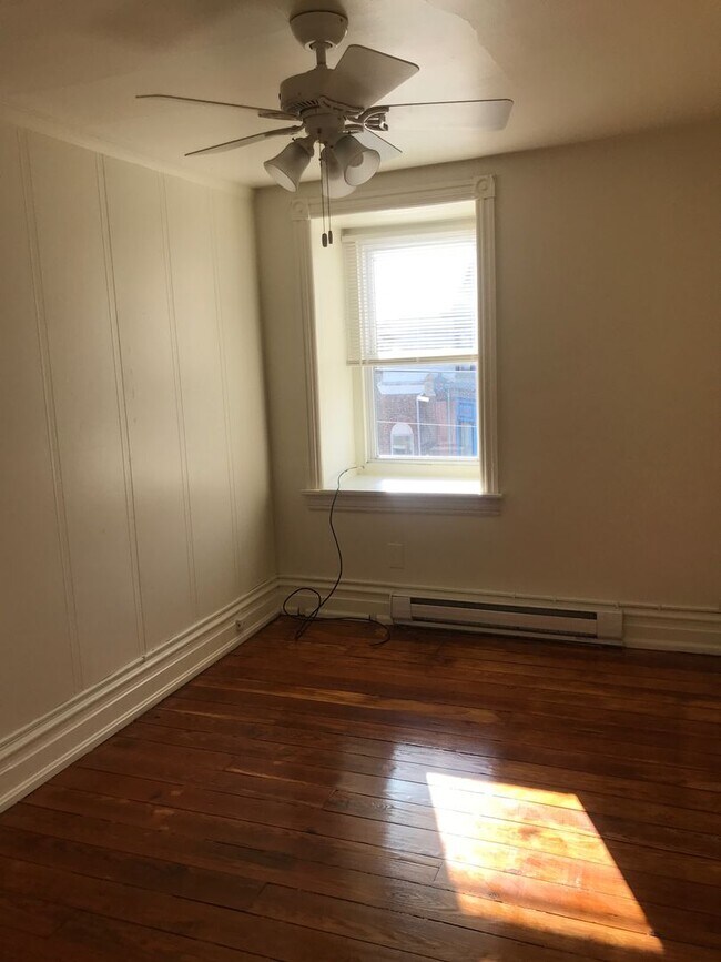 Building Photo - 139 N 10th St