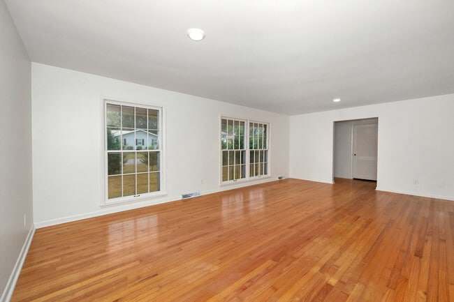 Building Photo - 2105 Shannonhouse Rd SW