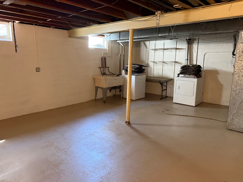 Building Photo - 9309 W Morgan Ave