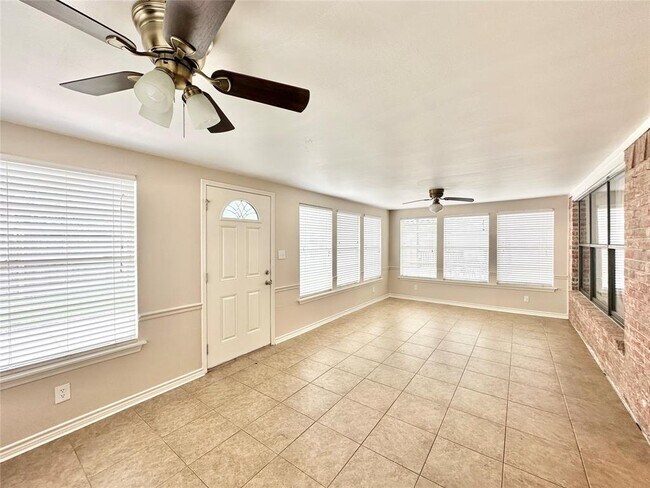 Building Photo - 11614 Easterling Dr