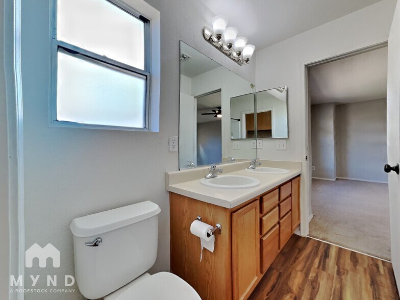 Building Photo - 5748 S Manta Ray Rd