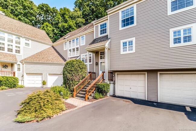 Building Photo - 613 Foxboro Dr