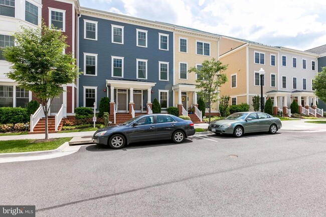 Building Photo - 723 Diamond Ave
