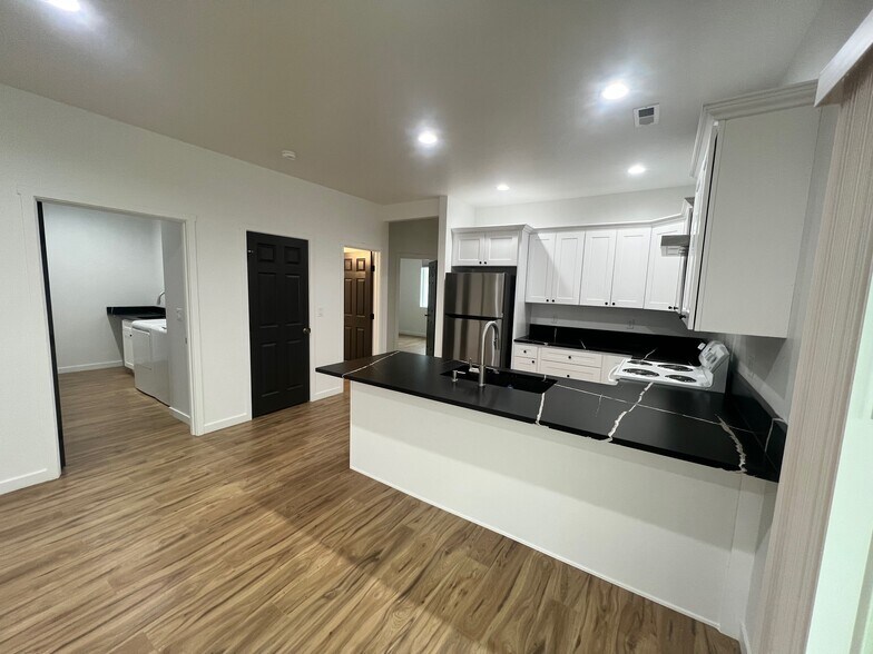 Building Photo - 119 Grant Dr