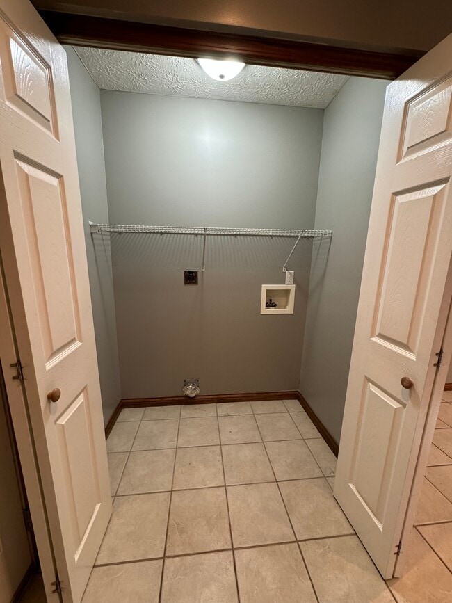 Building Photo - 5357 Midway Dr