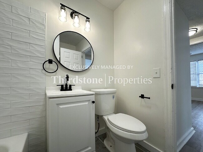 Building Photo - 1178 Murray Dr