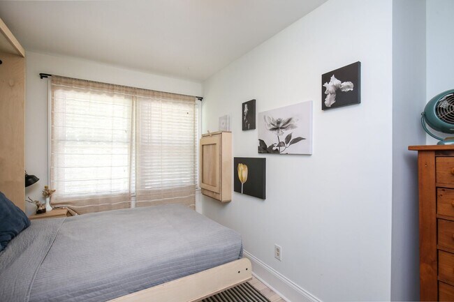 Building Photo - Adorable 3 bedroom ranch with fenced yard!