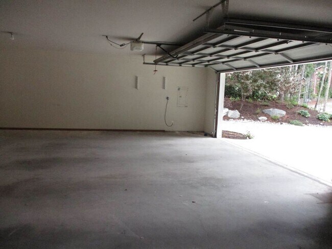 Building Photo - Beautiful 3 Bedroom 2.5 Bath Home in Gig H...